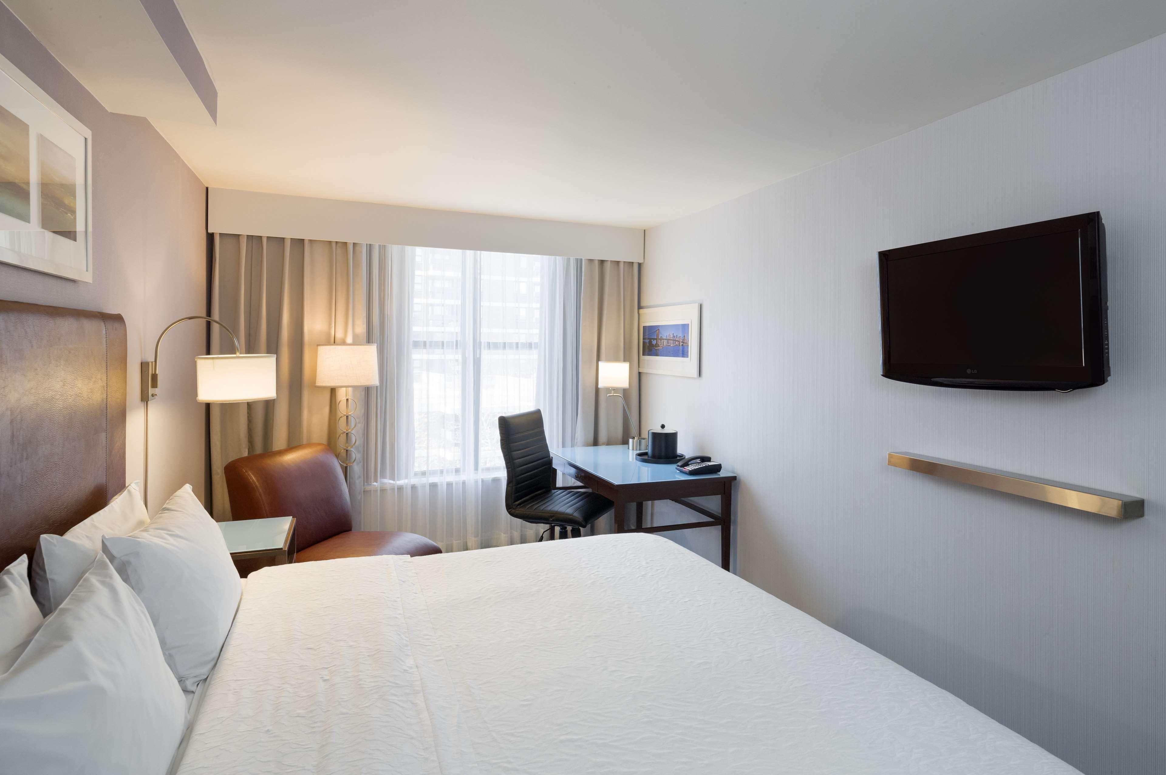 Hampton Inn Seaport Financial District Нью-Йорк Экстерьер фото