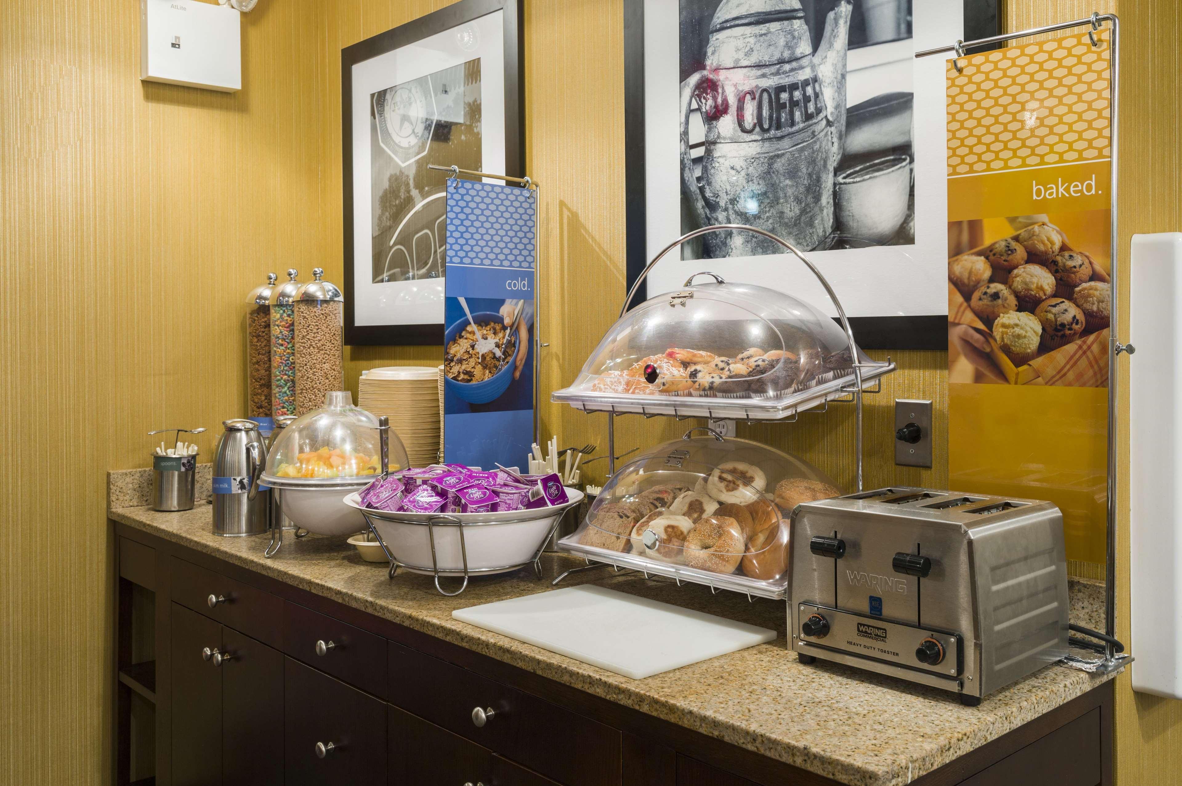 Hampton Inn Seaport Financial District Нью-Йорк Экстерьер фото