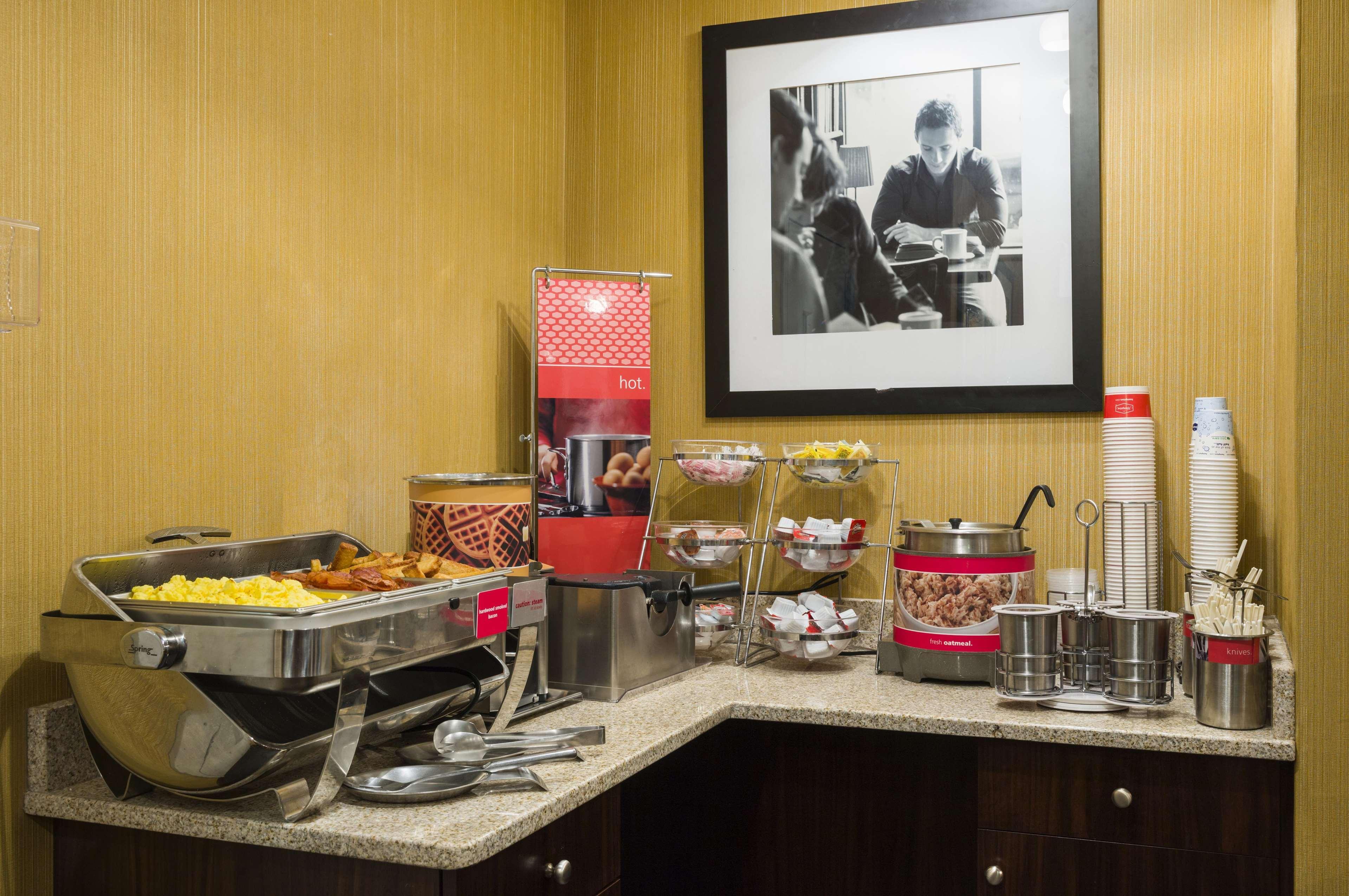 Hampton Inn Seaport Financial District Нью-Йорк Экстерьер фото