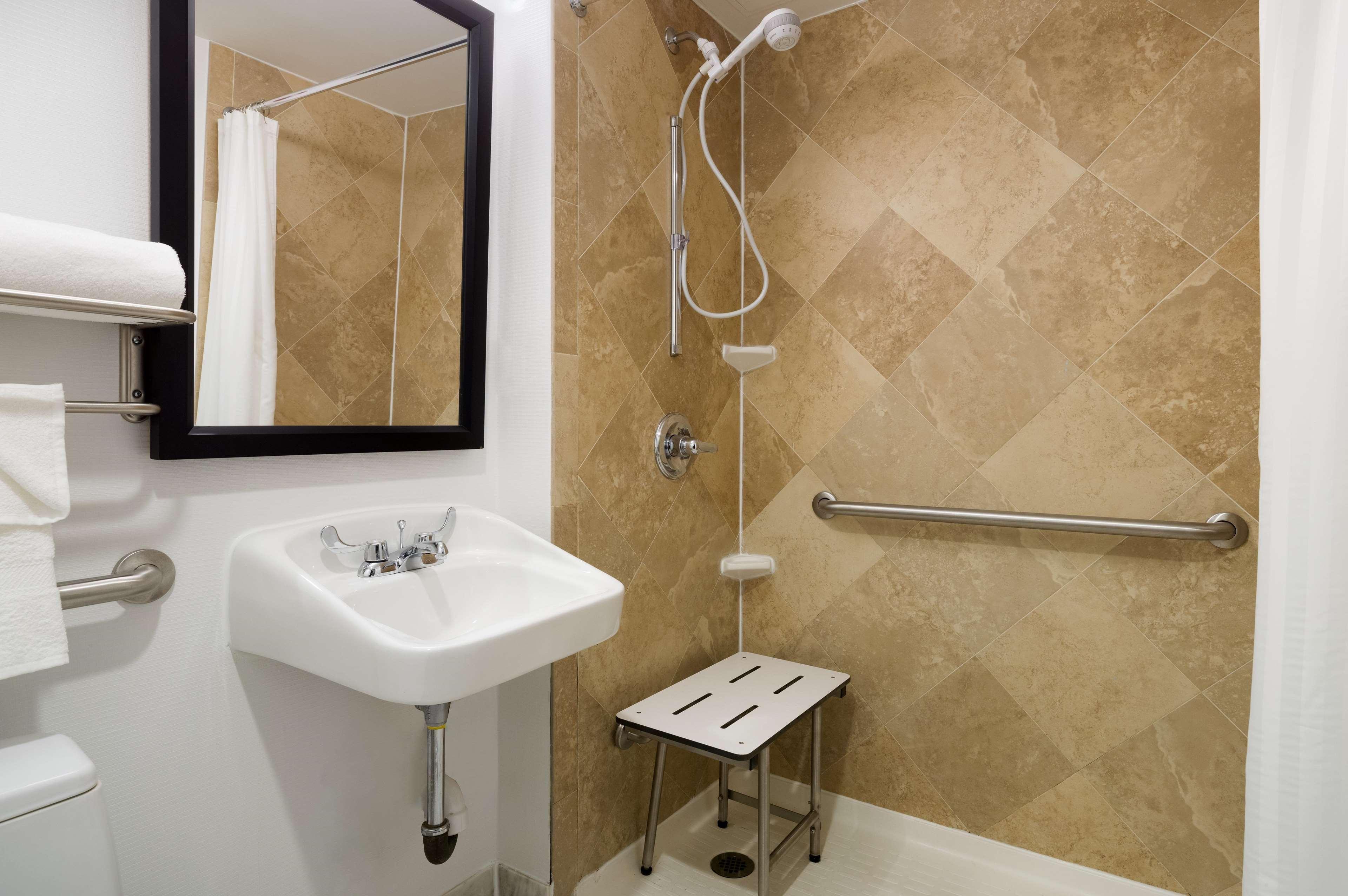 Hampton Inn Seaport Financial District Нью-Йорк Экстерьер фото