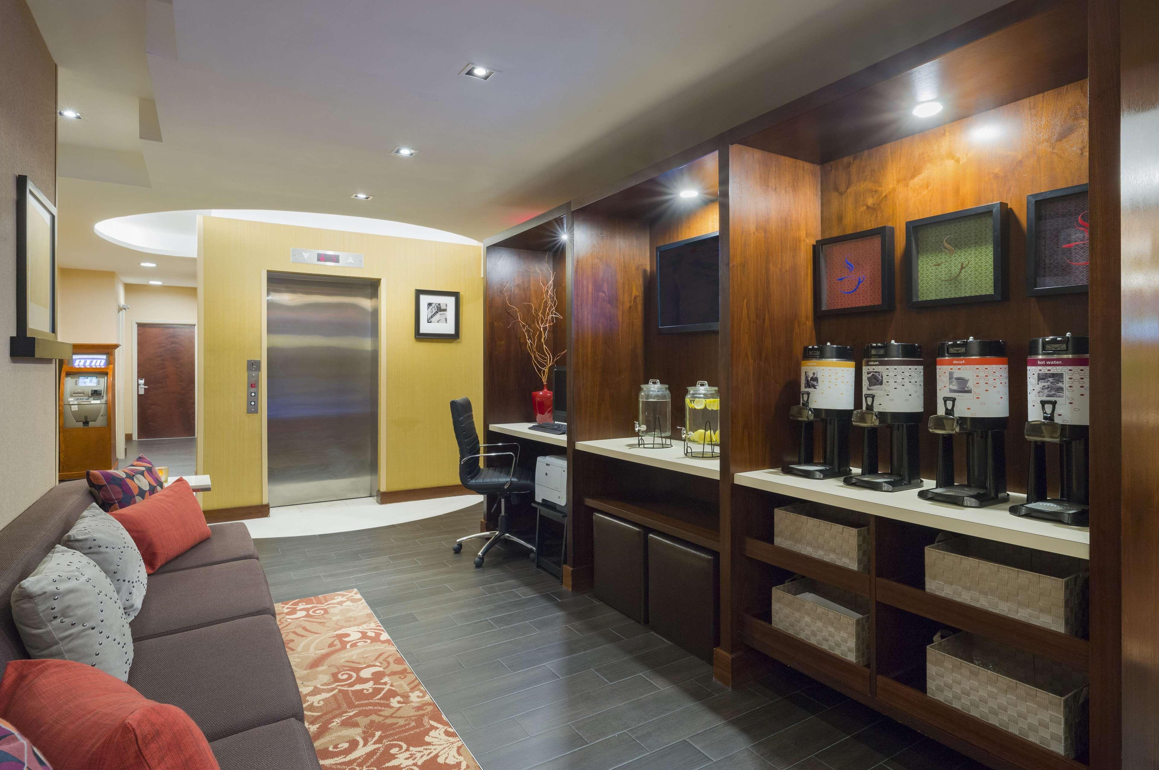 Hampton Inn Seaport Financial District Нью-Йорк Экстерьер фото