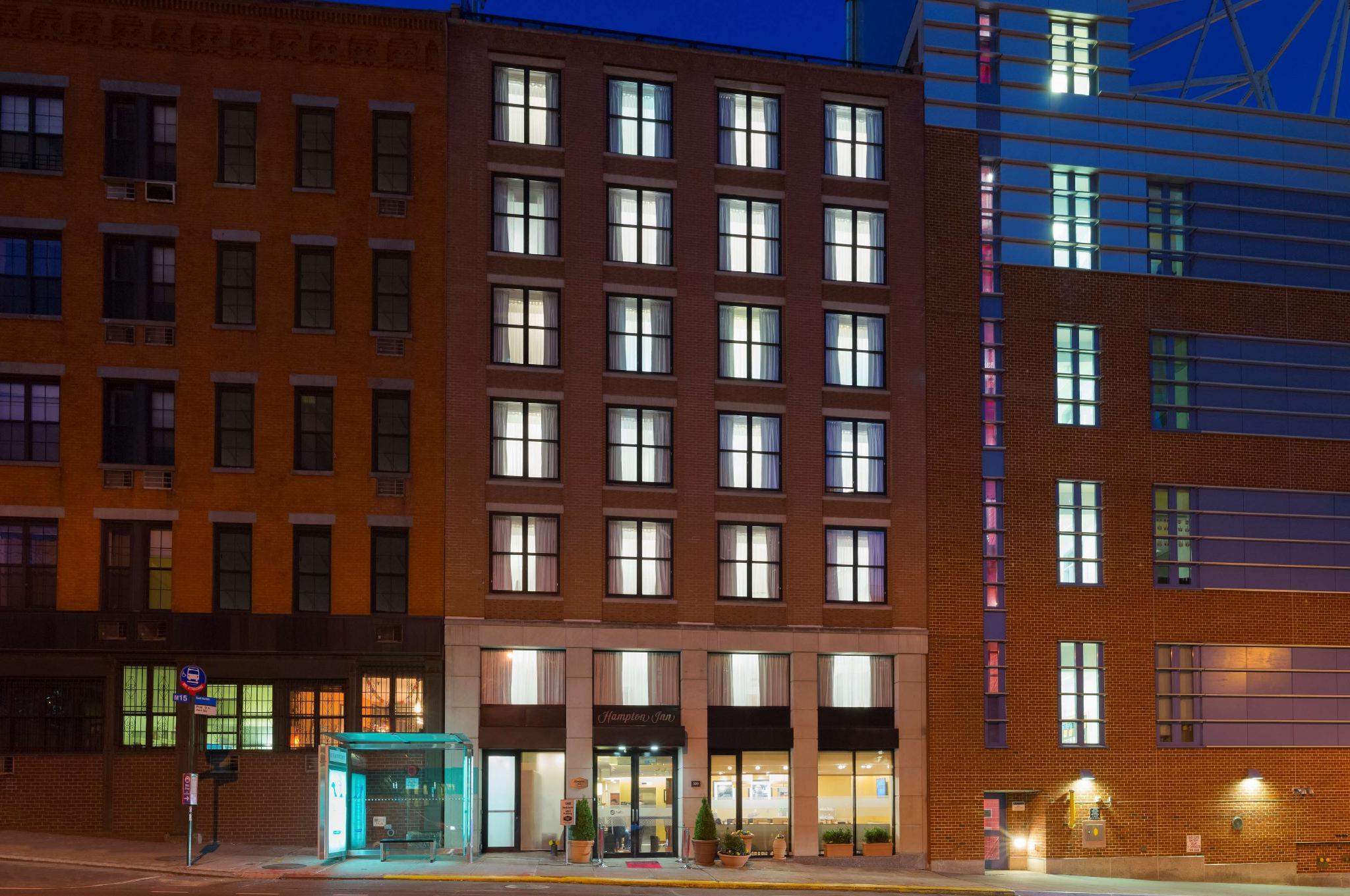 Hampton Inn Seaport Financial District Нью-Йорк Экстерьер фото
