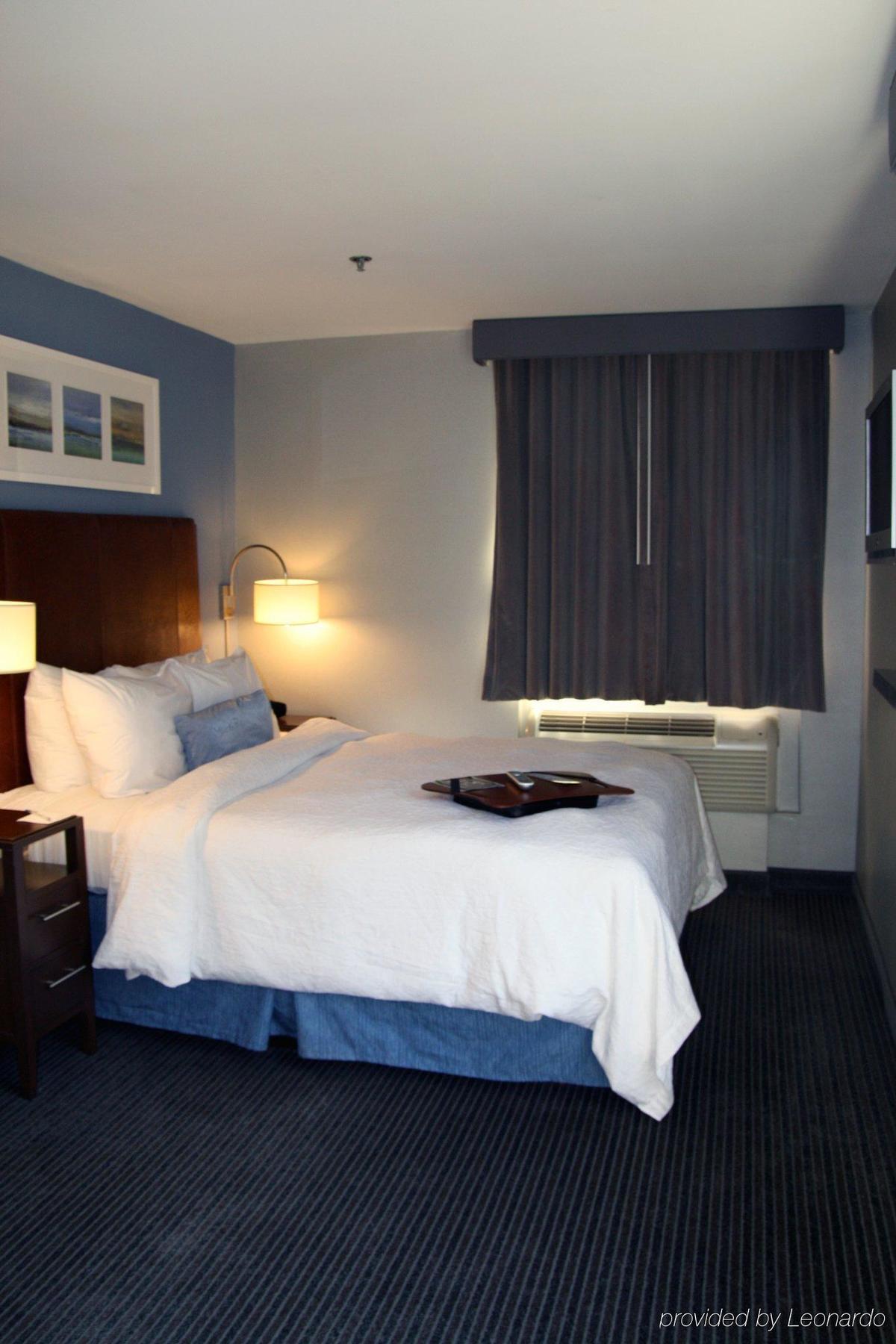 Hampton Inn Seaport Financial District Нью-Йорк Номер фото