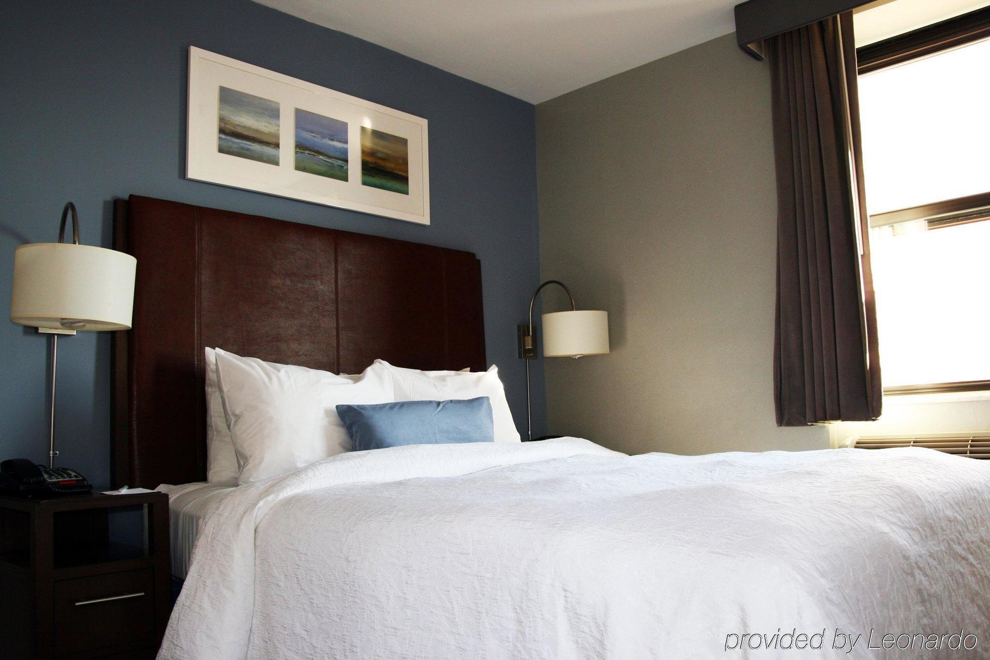 Hampton Inn Seaport Financial District Нью-Йорк Номер фото