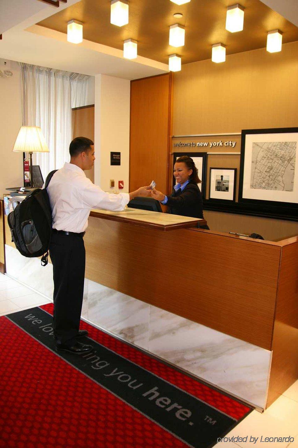 Hampton Inn Seaport Financial District Нью-Йорк Интерьер фото