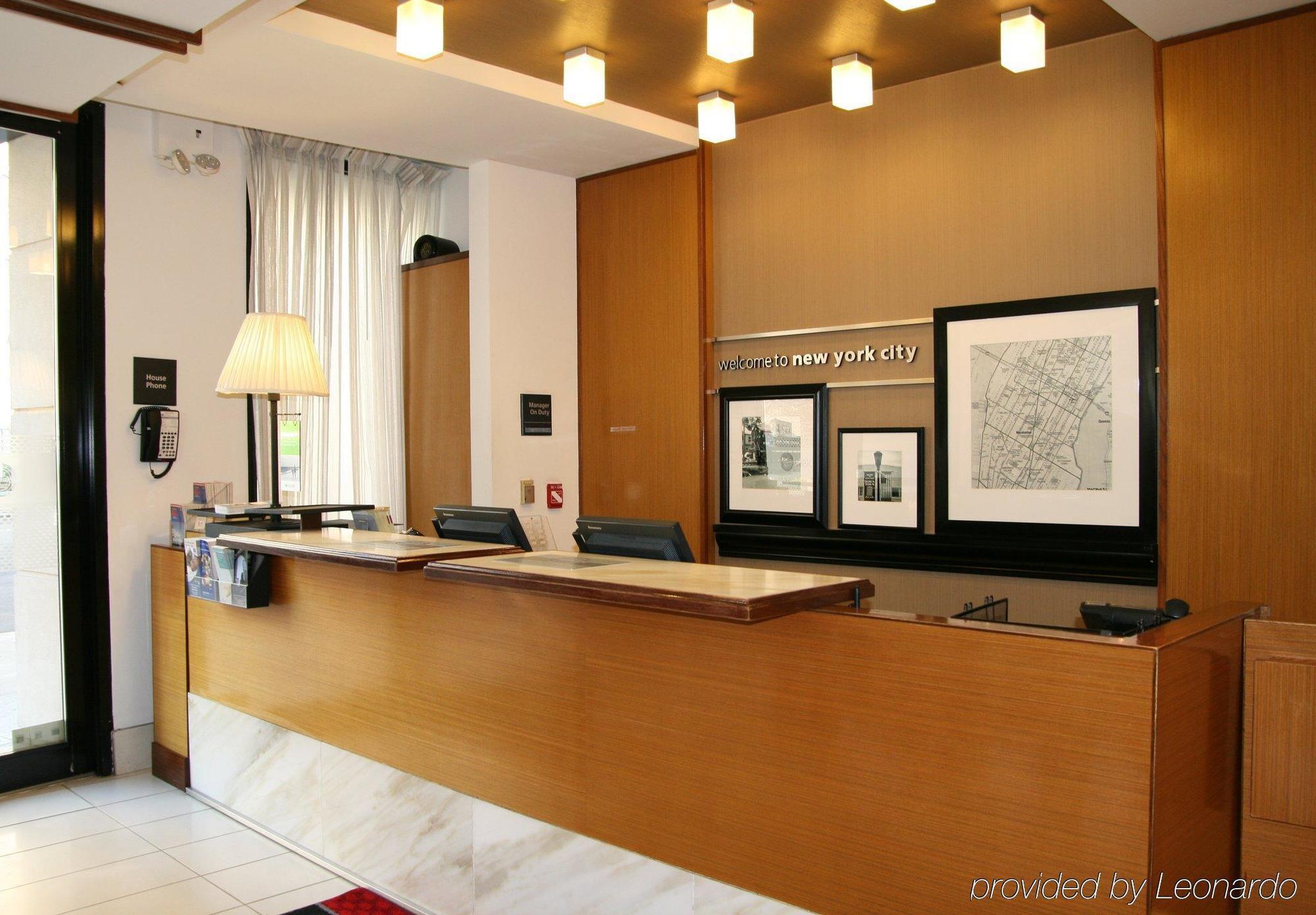 Hampton Inn Seaport Financial District Нью-Йорк Интерьер фото