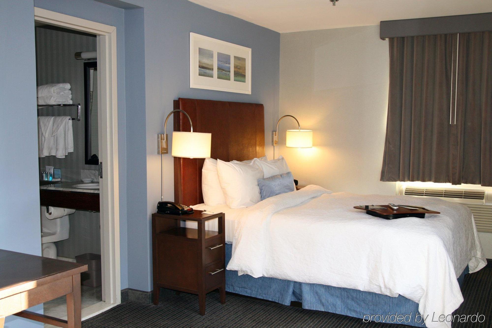 Hampton Inn Seaport Financial District Нью-Йорк Номер фото
