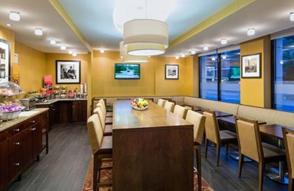 Hampton Inn Seaport Financial District Нью-Йорк Экстерьер фото