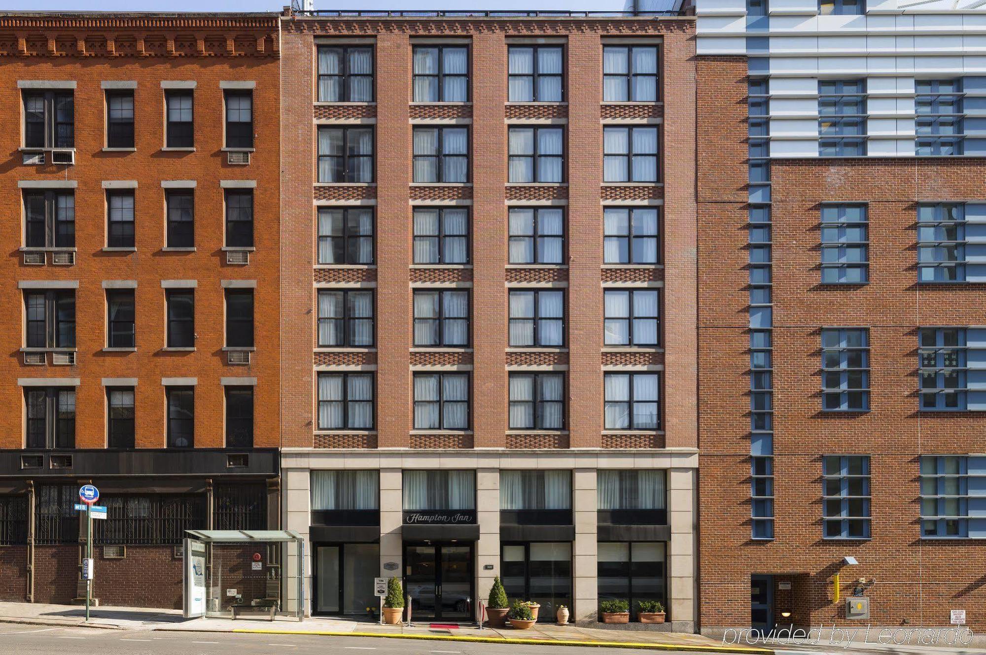 Hampton Inn Seaport Financial District Нью-Йорк Экстерьер фото
